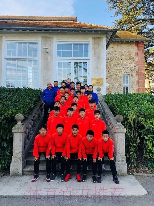 取经“克莱方丹” 中国男足U13优秀球员队赴法交流 取经“克莱方丹” 中国男足U13优秀球员队赴法交流